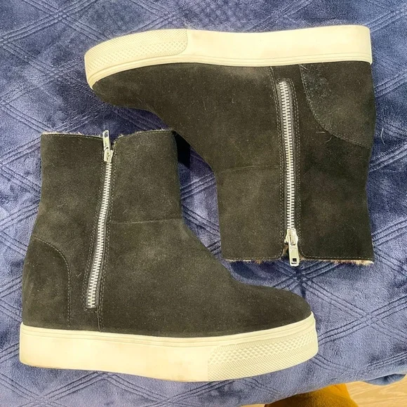 NWOT Steve Madden Booties - Picture 1 of 3